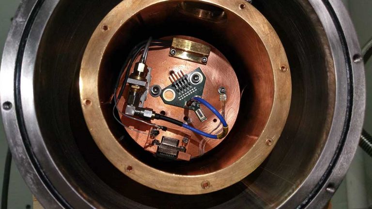 Cryogenic Optical Links